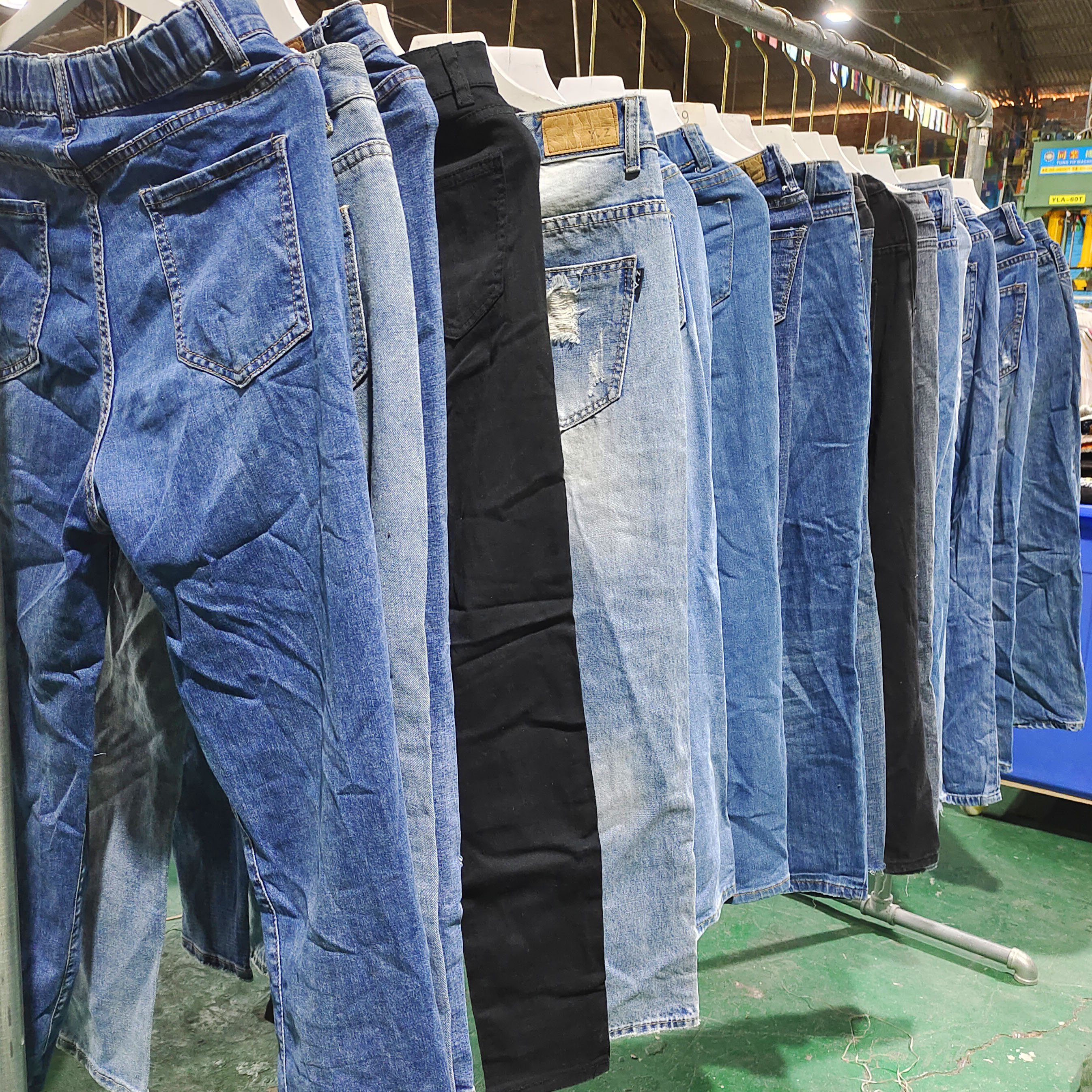 Low price second hand jeans for women's jeans bundle pants for ladies women's jeans used clothes bales