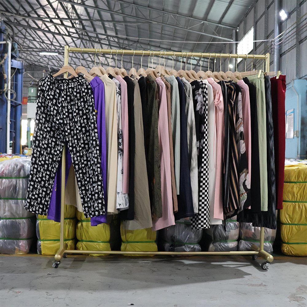 Ready to ship second hand clothing used clothes mixed reasonable wholesale price mixed package branded cloth
