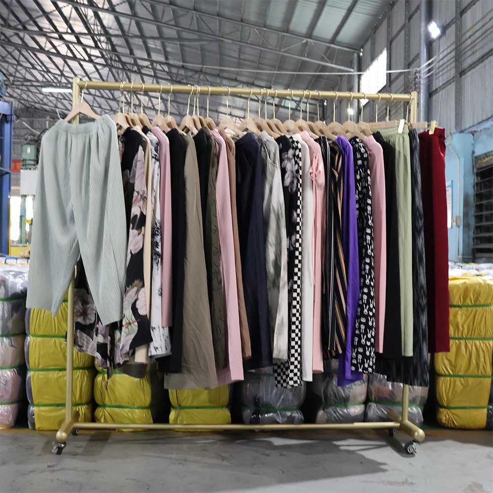 Ready to ship second hand clothing used clothes mixed reasonable wholesale price mixed package branded cloth
