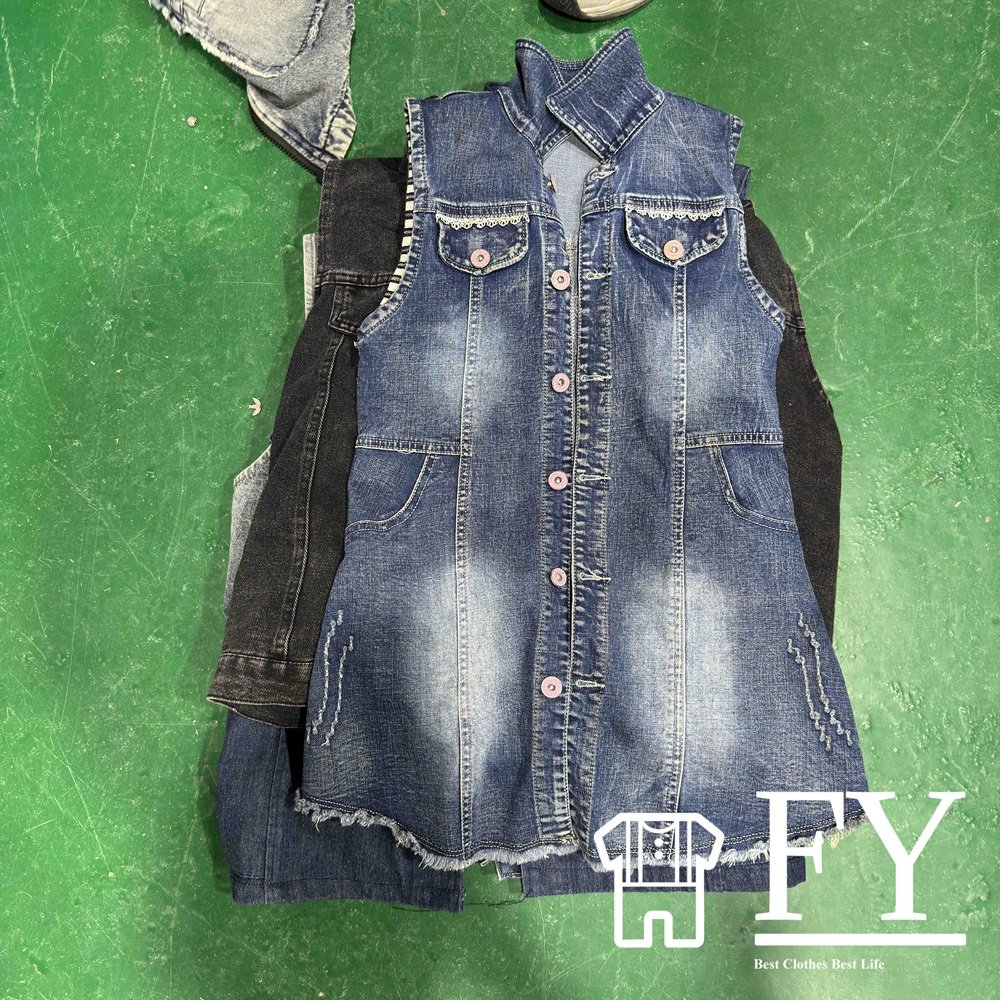 FengYang Used Clothes Sleeveless Denim Jacket Blue Short Jeans Coats For Ladies Men Thrifting Online Used Clothing Wholesale