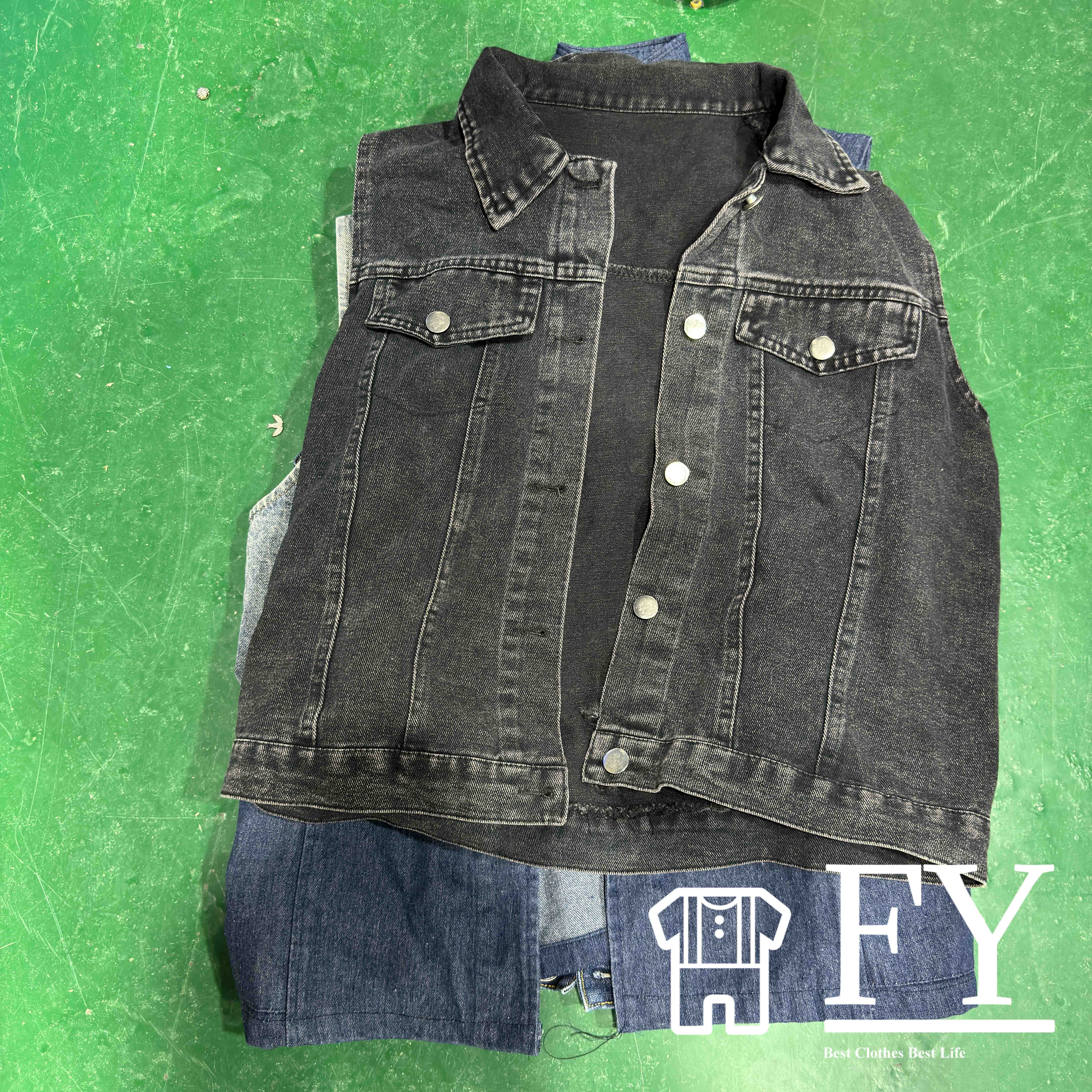 FengYang Used Clothes Sleeveless Denim Jacket Blue Short Jeans Coats For Ladies Men Thrifting Online Used Clothing Wholesale