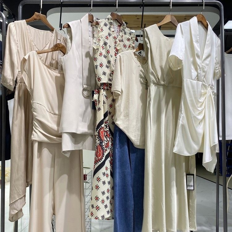2023 Spring Summer Women Dress Brand Discount Women's Wear Wholesale Clearance Used Clothes