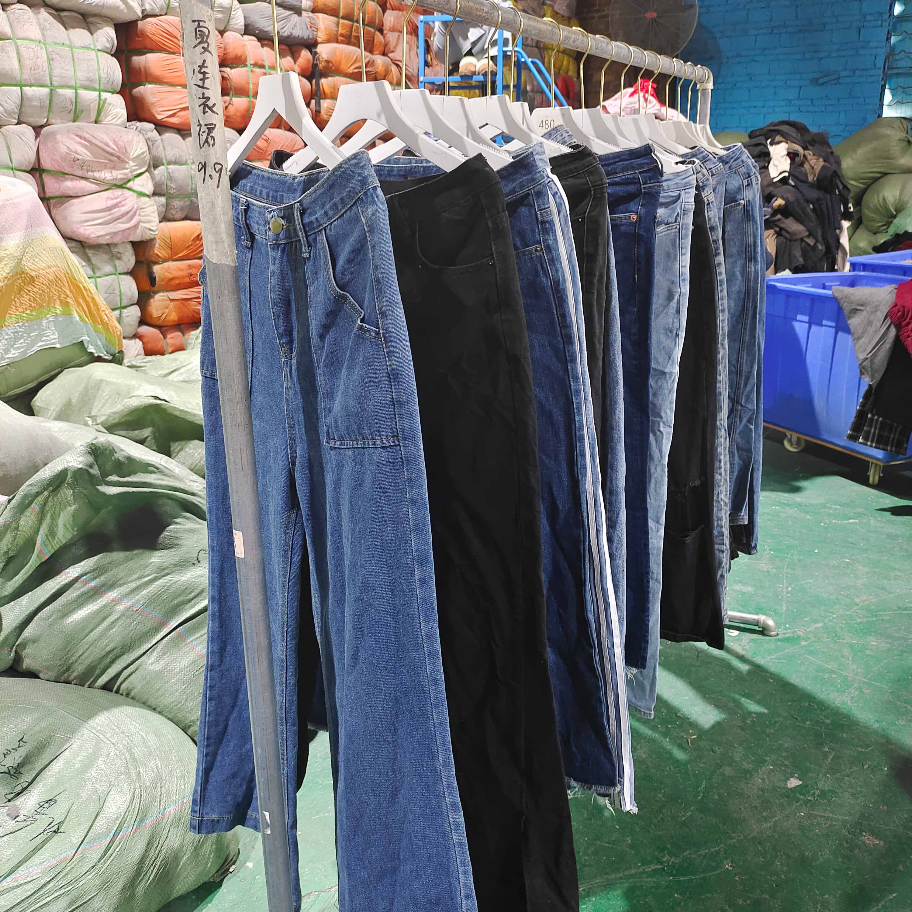 Wholesale of cheap jeans bundles for women's second-hand jeans used clothes bales