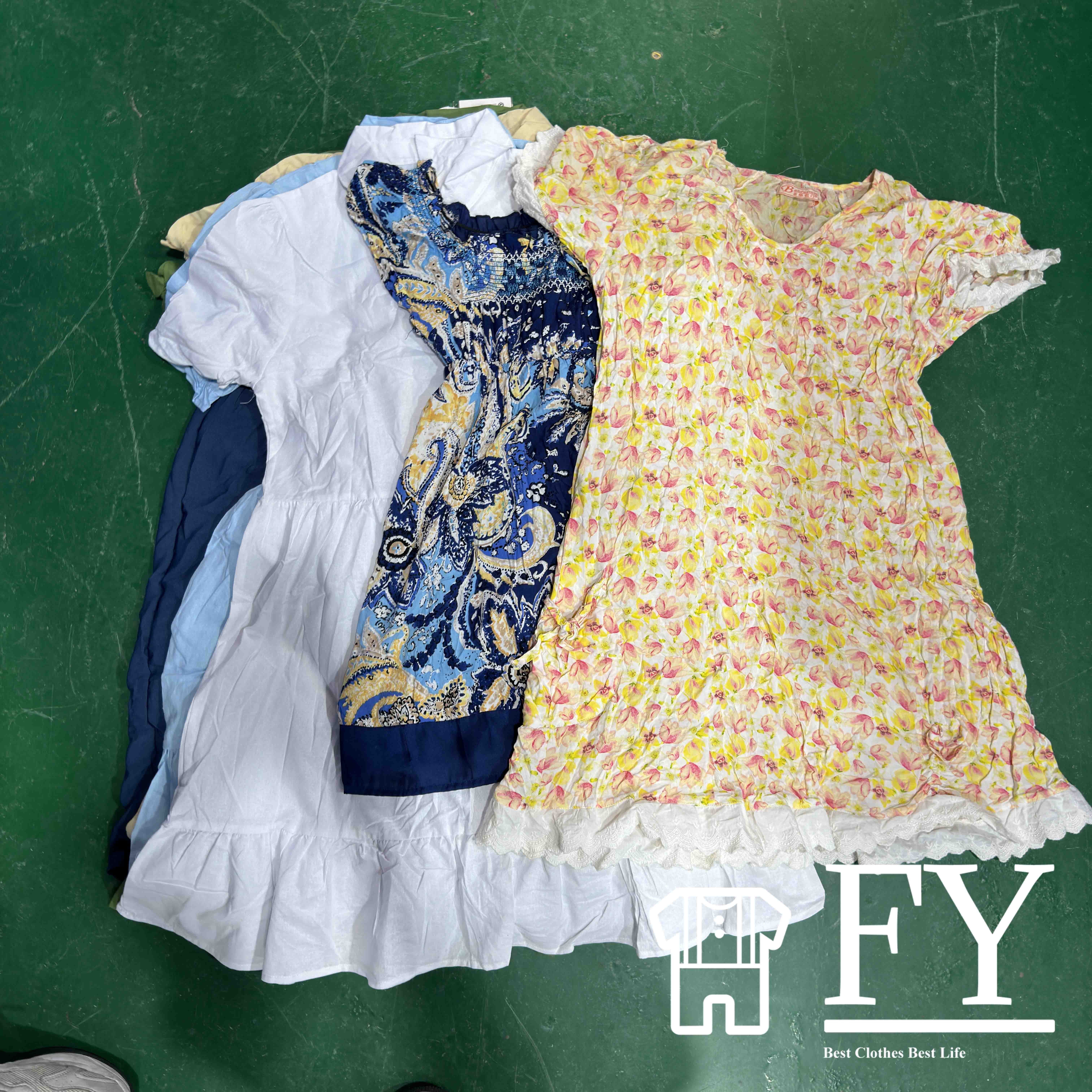 FengYang Used Clothes Bales Cotton Dress for Women Girl Adult Sort A Ukay Clothes Second-hand Short Dress Clothes Factory Outlet
