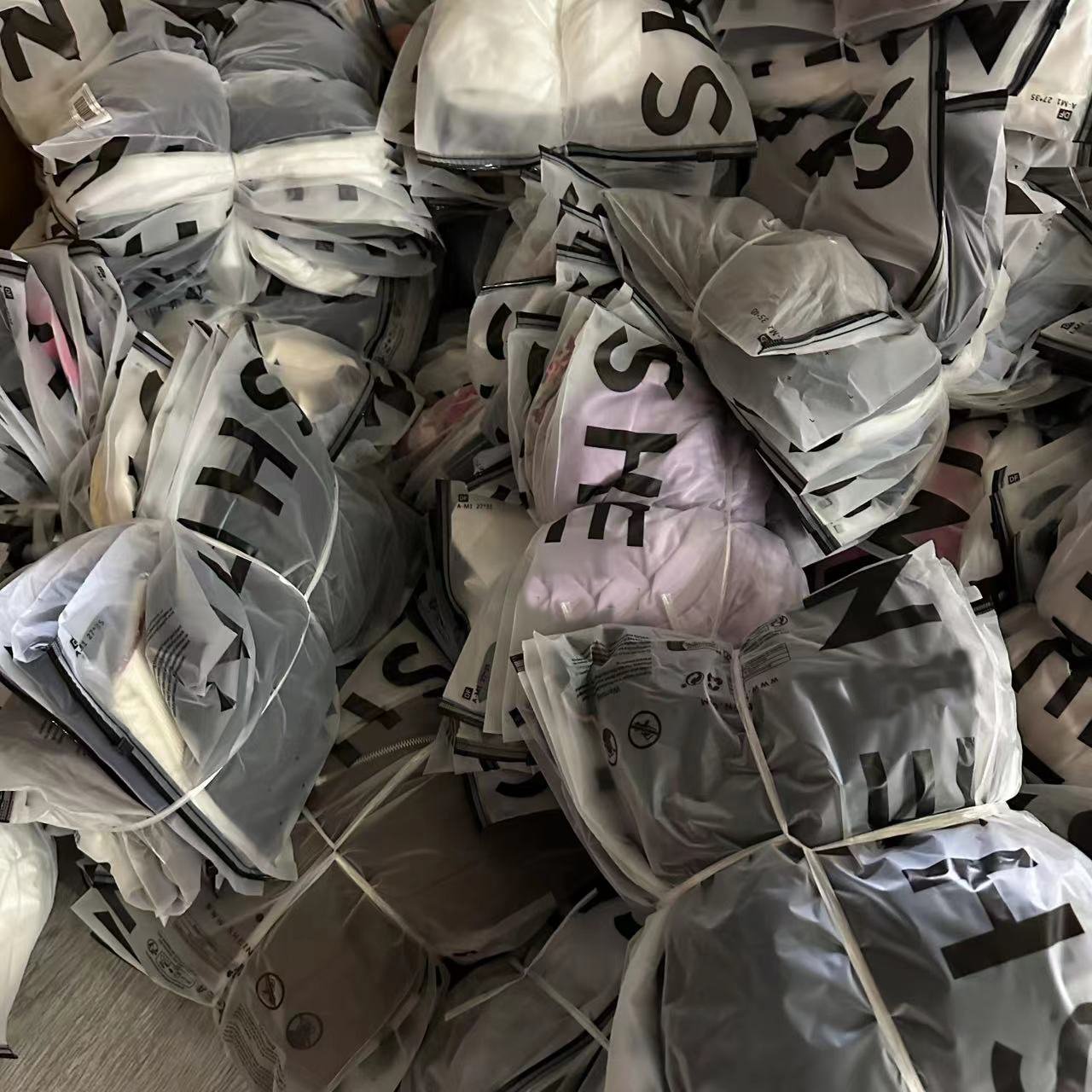 Stock Brand New Used Clothes Bales Mix Style Women Clothing Vendor Stock Bulk casual dress bulk clothes Used Clothing