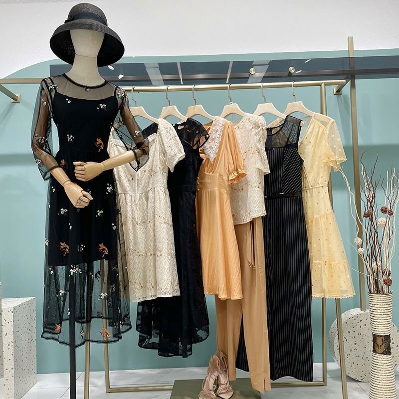 Discounted dresses for women's clothing brands Wholesale street stalls Clothes inventory second-hand women's clothing inventory