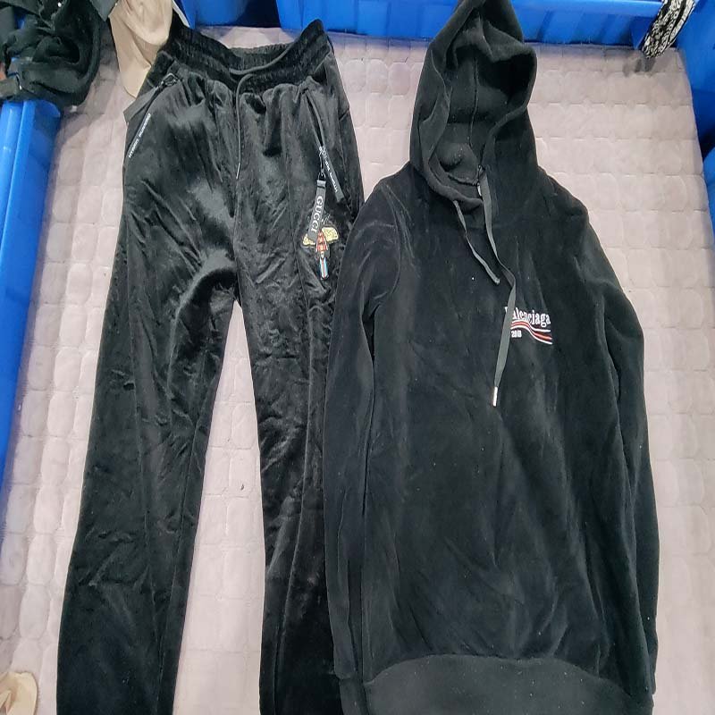 Golden Velvet Sports Men's Fashion Wholesale Slim fit for women Winter Season Casual Sports suits second hand
