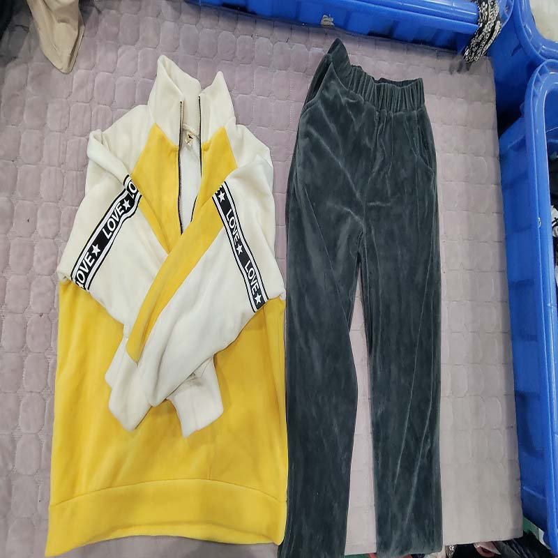 Golden Velvet Sports Men's Fashion Wholesale Slim fit for women Winter Season Casual Sports suits second hand