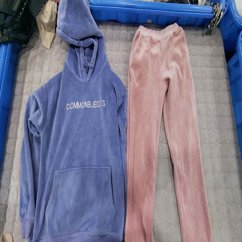 Golden Velvet Sports Men's Fashion Wholesale Slim fit for women Winter Season Casual Sports suits second hand
