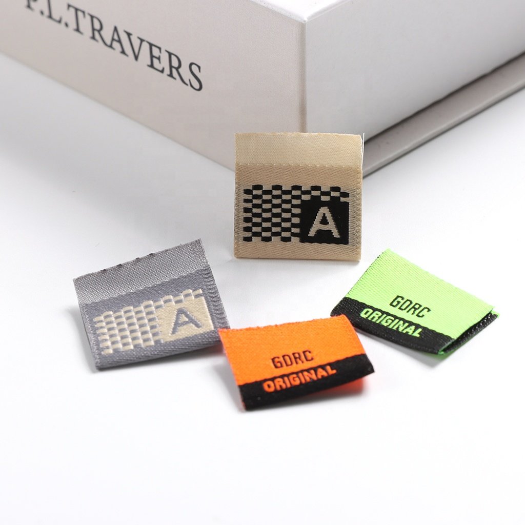 Factory Custom Polyester Brand Custom Color 100 Pcs Center Fold Clothes Woven Garment Label Neck Tag Clothing Labels