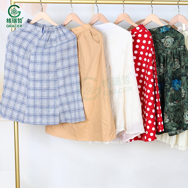 Female Thrift Skirt Wears Korean Second Hand Clothing Used Clothes Bales London