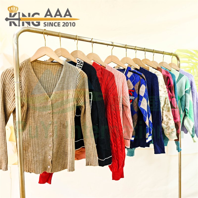 Wholesale Thick Cardigan Short Sweater Winter Ladies Sweater Mixed Second Hand Used Clothing Used Clothes Bales