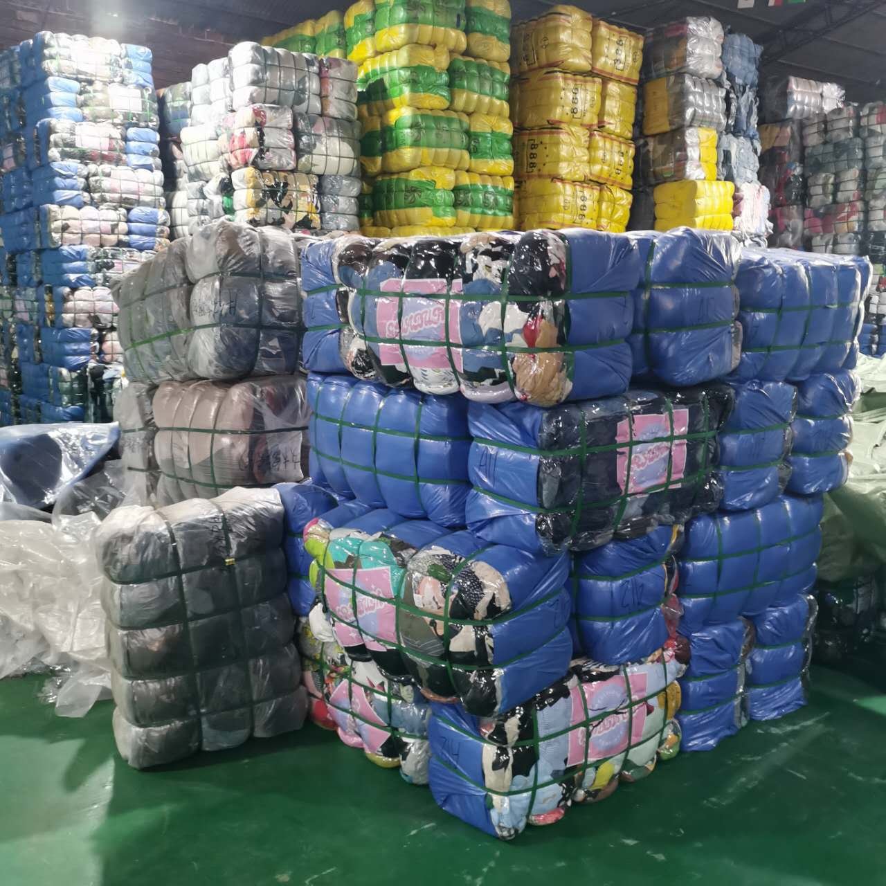 Men's and women's clothing second-hand clothing for sale 45kg/65kg/80kg/100kg packaging, wholesale of used clothes