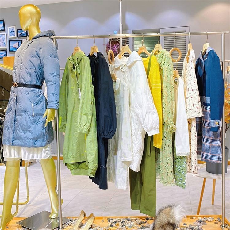 Winter Fashion Down Jackets Used Discount Women's Clothing Rear Stock Inventory Clearance Women's Clothing Bulk Sale