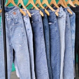 Factory Wholesales Summer Bale Used Clothing Second Hand Clothes Ladies Jeans Used Clothes For Women