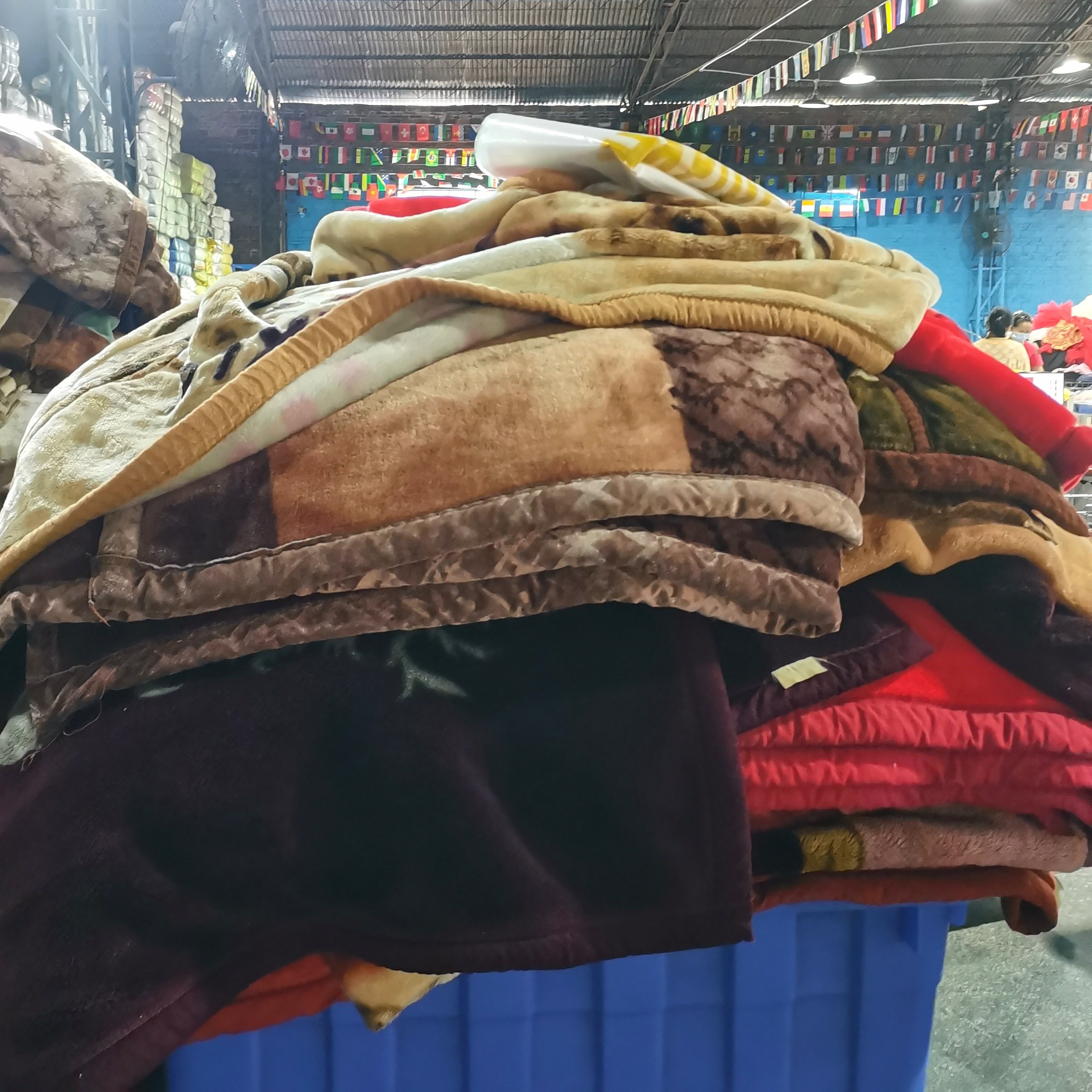 Factory wholesale blankets for winter hot sale second hand bed blankets warm cozy used blanket high quality stock