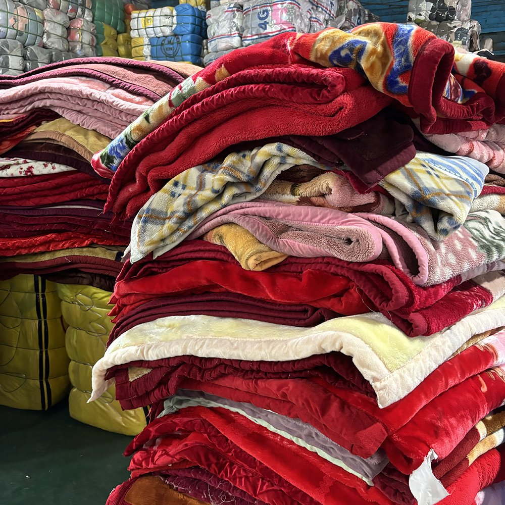 Factory wholesale blankets for winter hot sale second hand bed blankets warm cozy used blanket high quality stock