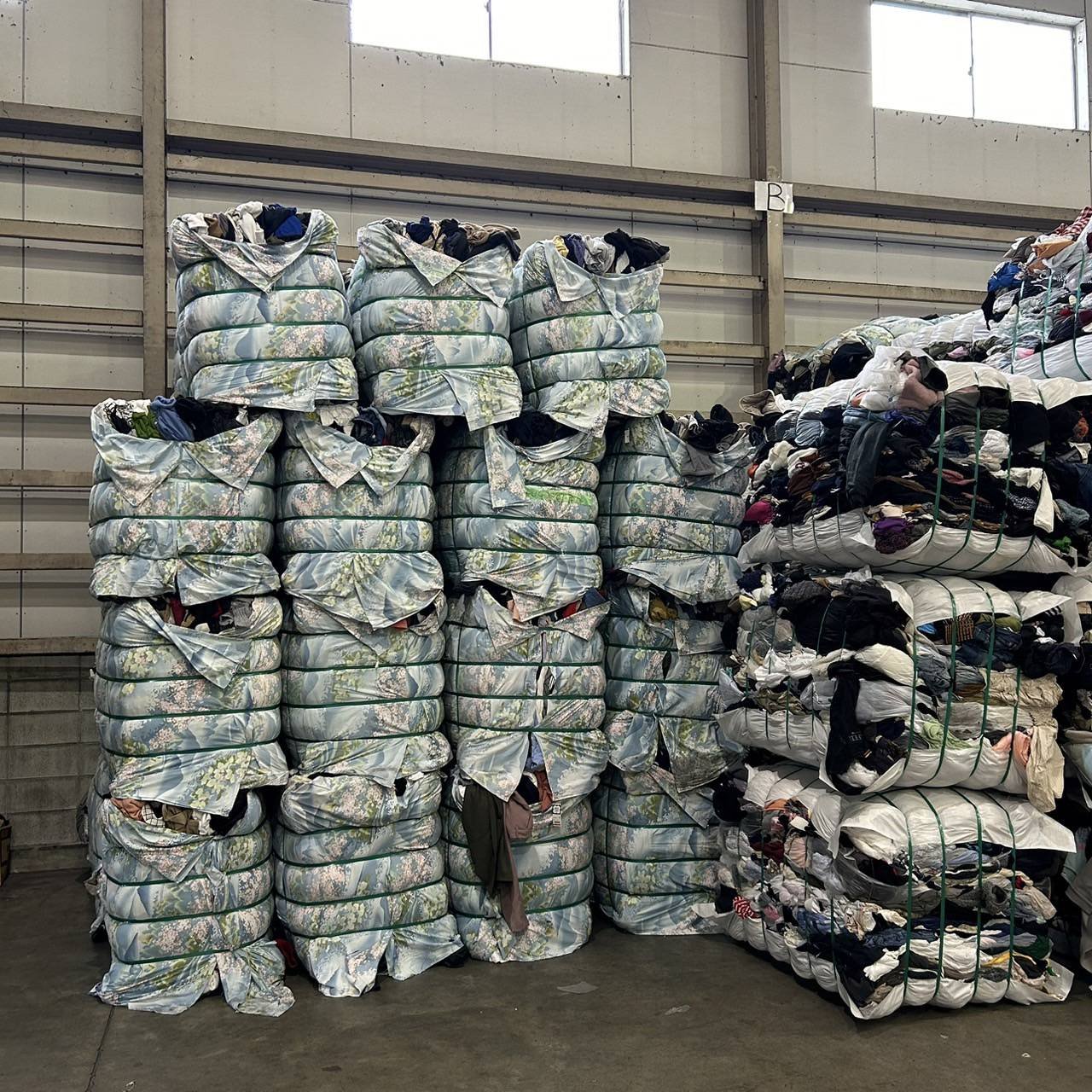 container Premium Wholesale Branded High Quality Bulks Men Women bale Japan Used Clothing Exporters used clothes container