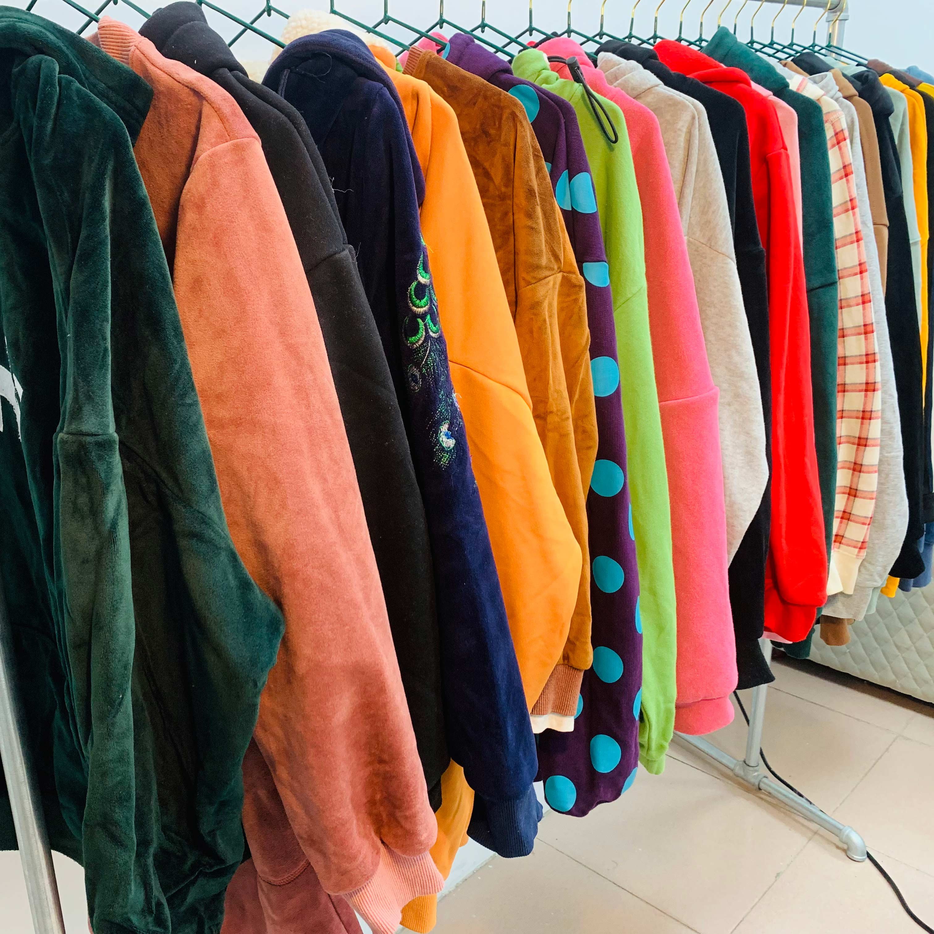 Bundled second-hand hooded sweatshirt used hoodies second hand clothing used clothes bales