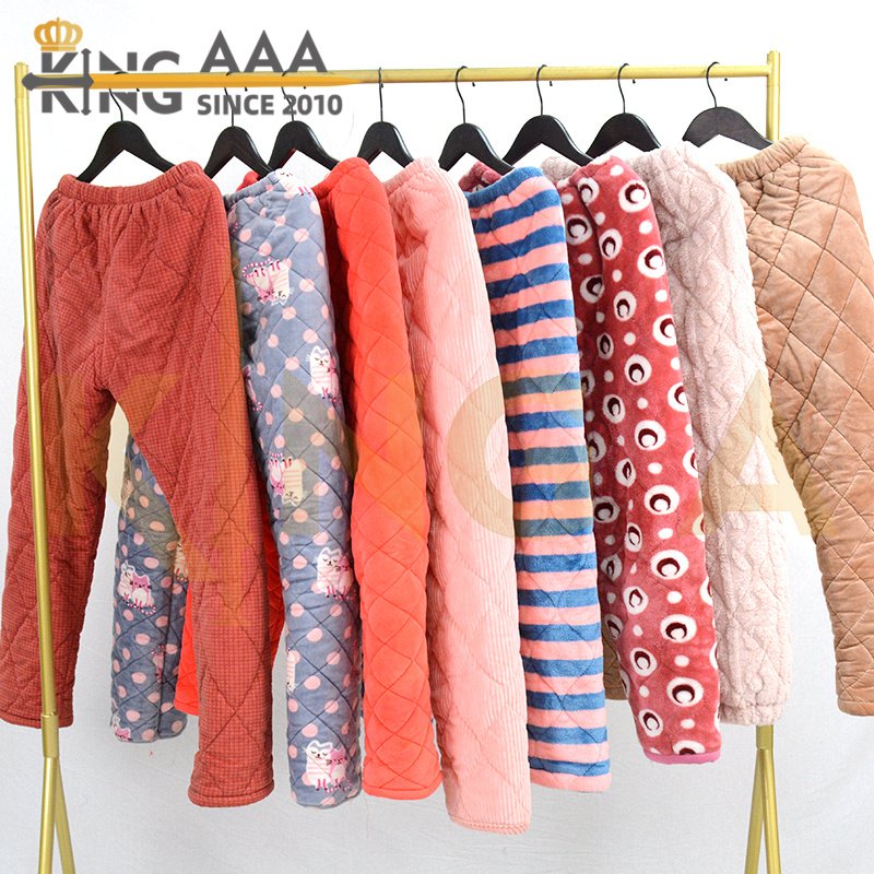 Wholesale Winter Coral Fleece Pajamas Women Warm Female Second Hand Clothing Used Pyjamas Pretty Sleepwear Bedroom Home in Bales