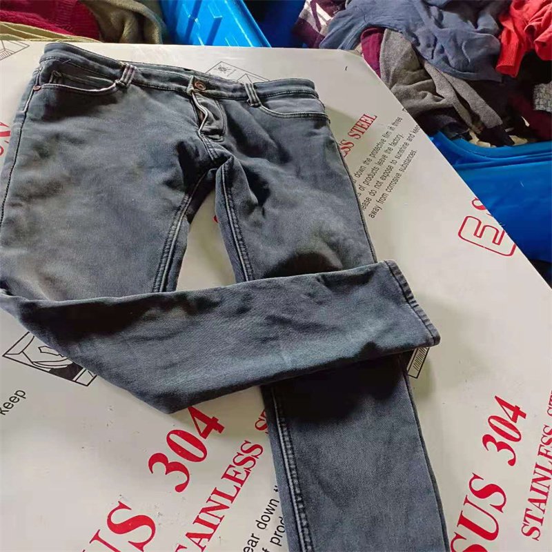 Ukay ukay Supplier White Korean Tees Bales Used Clothes With Shoes Stock