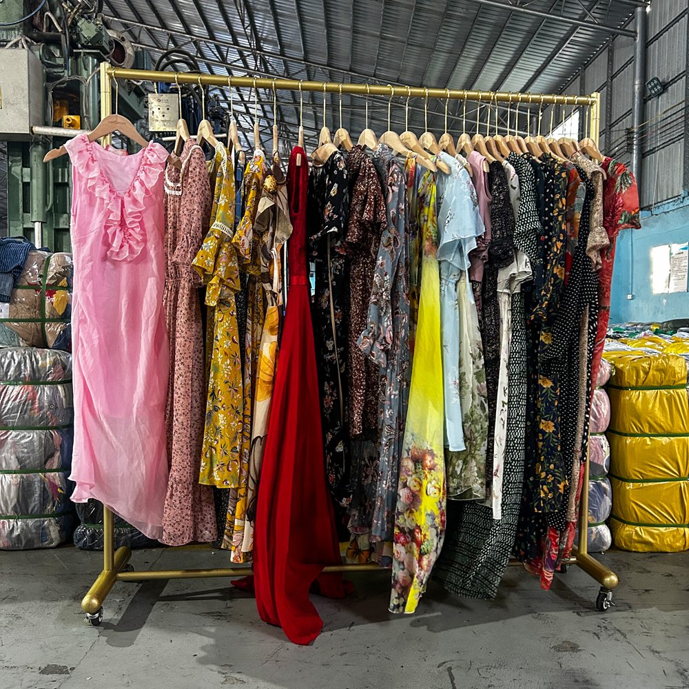 High Quality Used Lady's Silk Dress Long and Short Mixed Assorted Vintage Summer Clothes Trendy Thrift Wholesale Bales