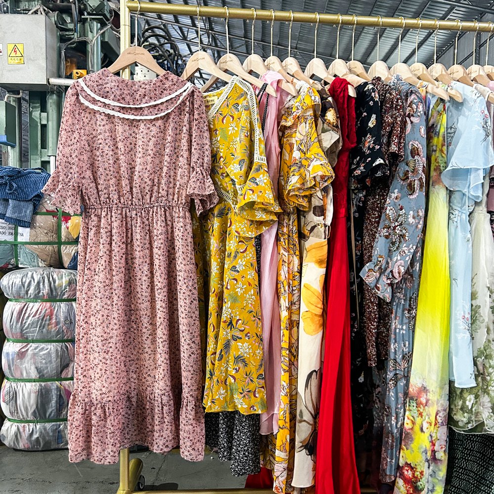 High Quality Used Lady's Silk Dress Long and Short Mixed Assorted Vintage Summer Clothes Trendy Thrift Wholesale Bales