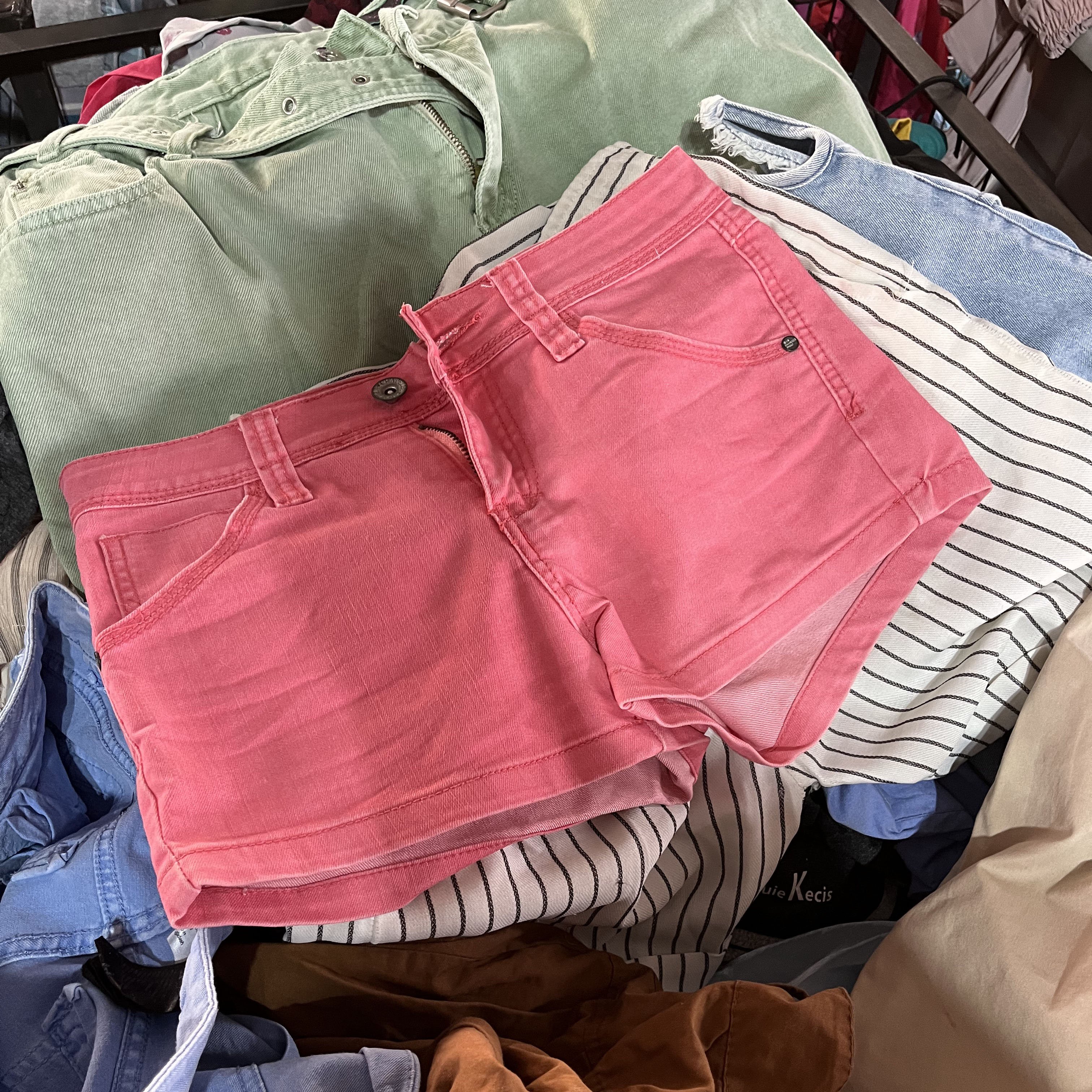 Used Clothes Bundle For Lady Second Hand Women Jean Shorts Fashionable Denim Mid Short Pants Summer For Ladies Pakistan