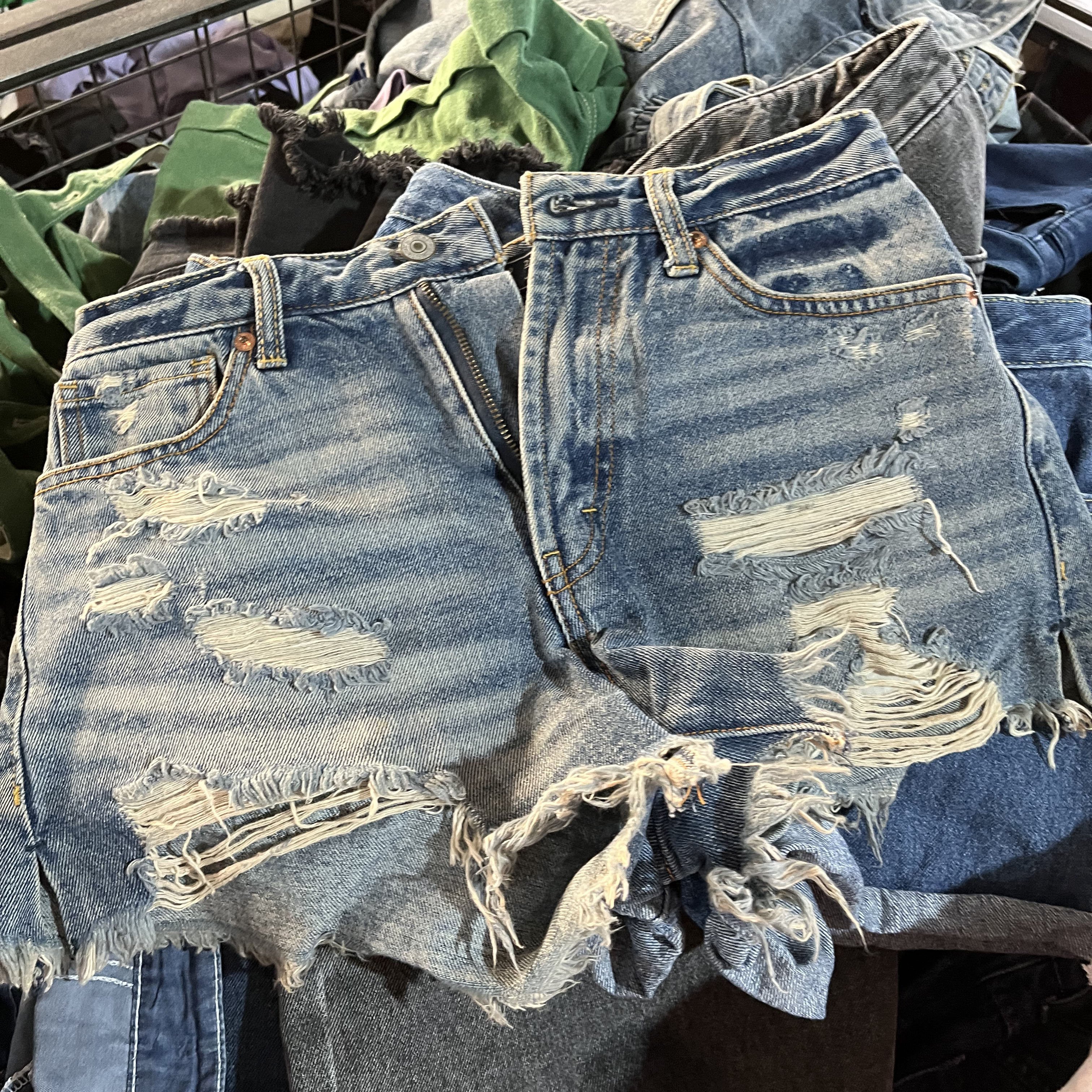 Used Clothes Bundle For Lady Second Hand Women Jean Shorts Fashionable Denim Mid Short Pants Summer For Ladies Pakistan