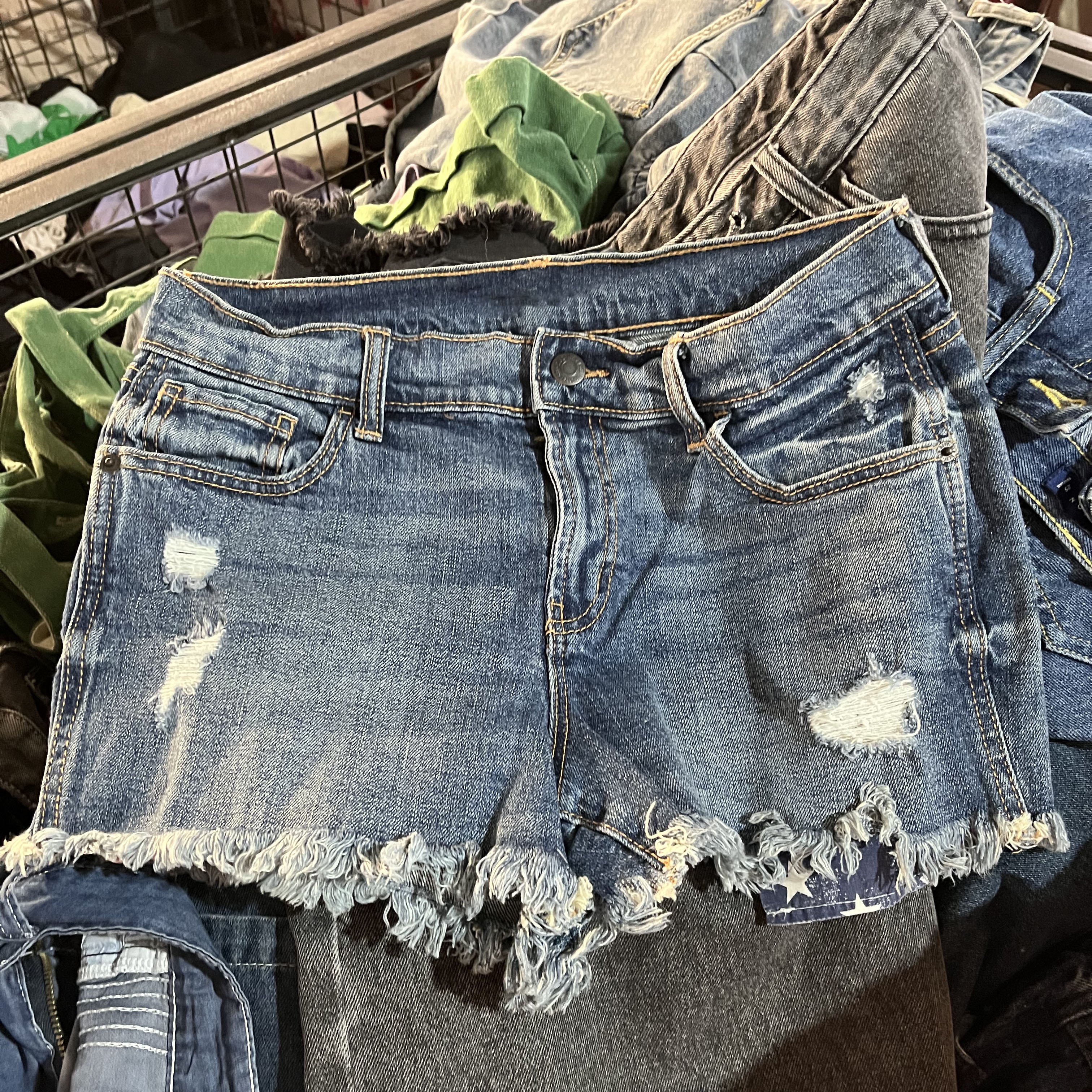 Used Clothes Bundle For Lady Second Hand Women Jean Shorts Fashionable Denim Mid Short Pants Summer For Ladies Pakistan
