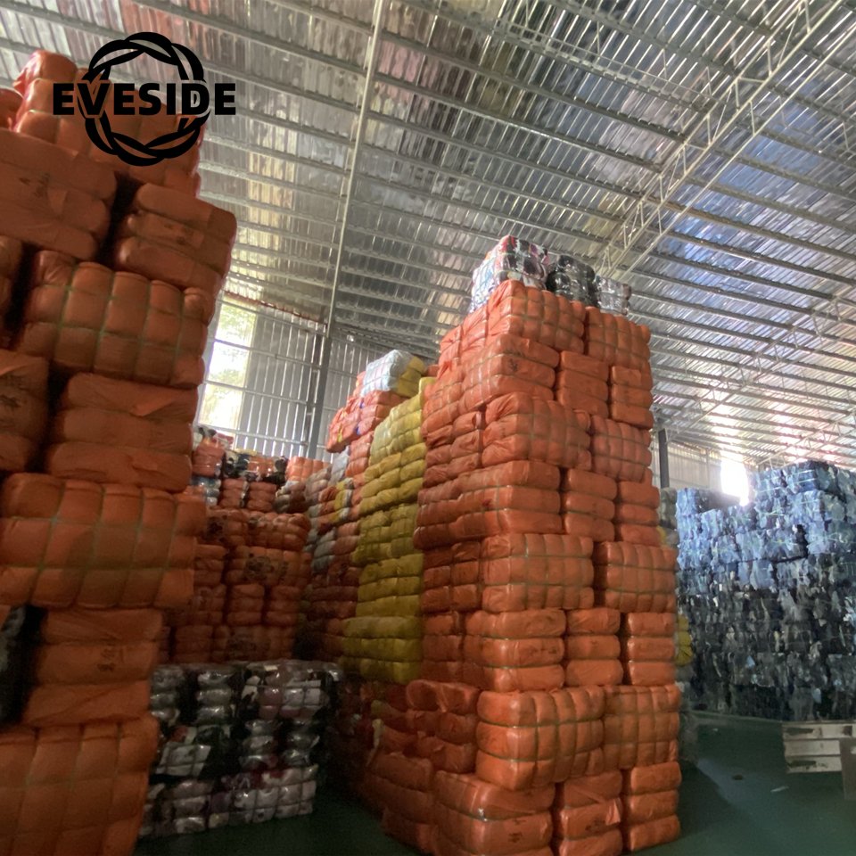 Factory wholesale A Grade Used Clothes Bale Second Hand Clothes Women And Men And Children Winter Used Clothes