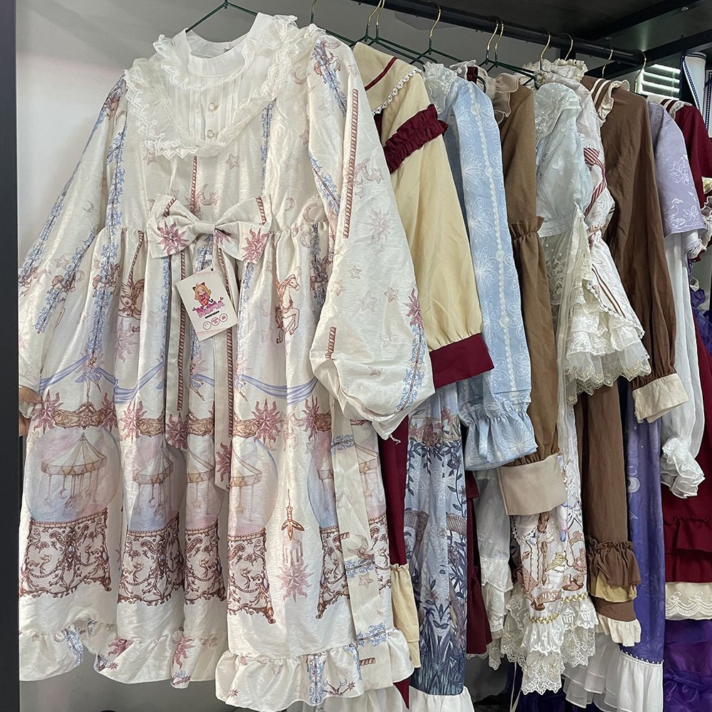 Wholesale of second-hand maid attire second-hand Lolita attire used Japanese style bags used clothing
