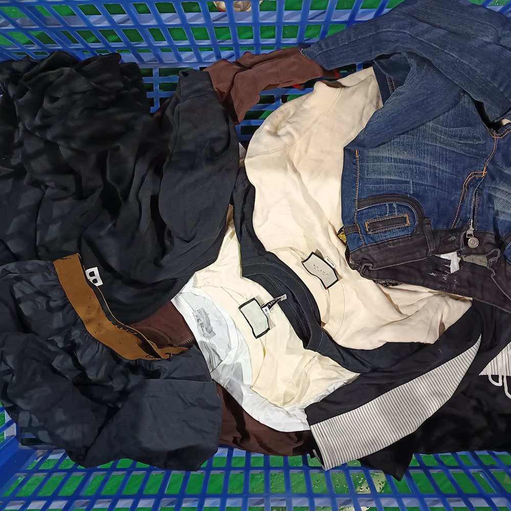 Second Hand Clothes Wholesale Brand Original Clothing Ukay Bales Used Clothing Designer Brand Hoody T-shirt Mixed Cloth Bales