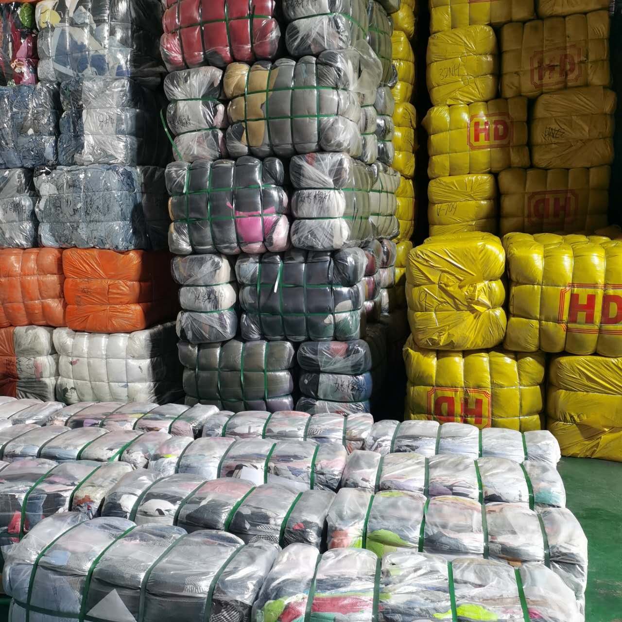 Men's and women's clothing second-hand clothing for sale 45kg/65kg/80kg/100kg packaging, wholesale of used clothes