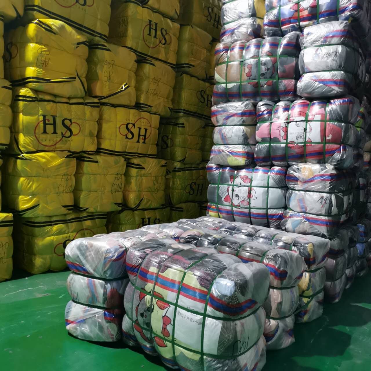 Men's and women's clothing second-hand clothing for sale 45kg/65kg/80kg/100kg packaging, wholesale of used clothes