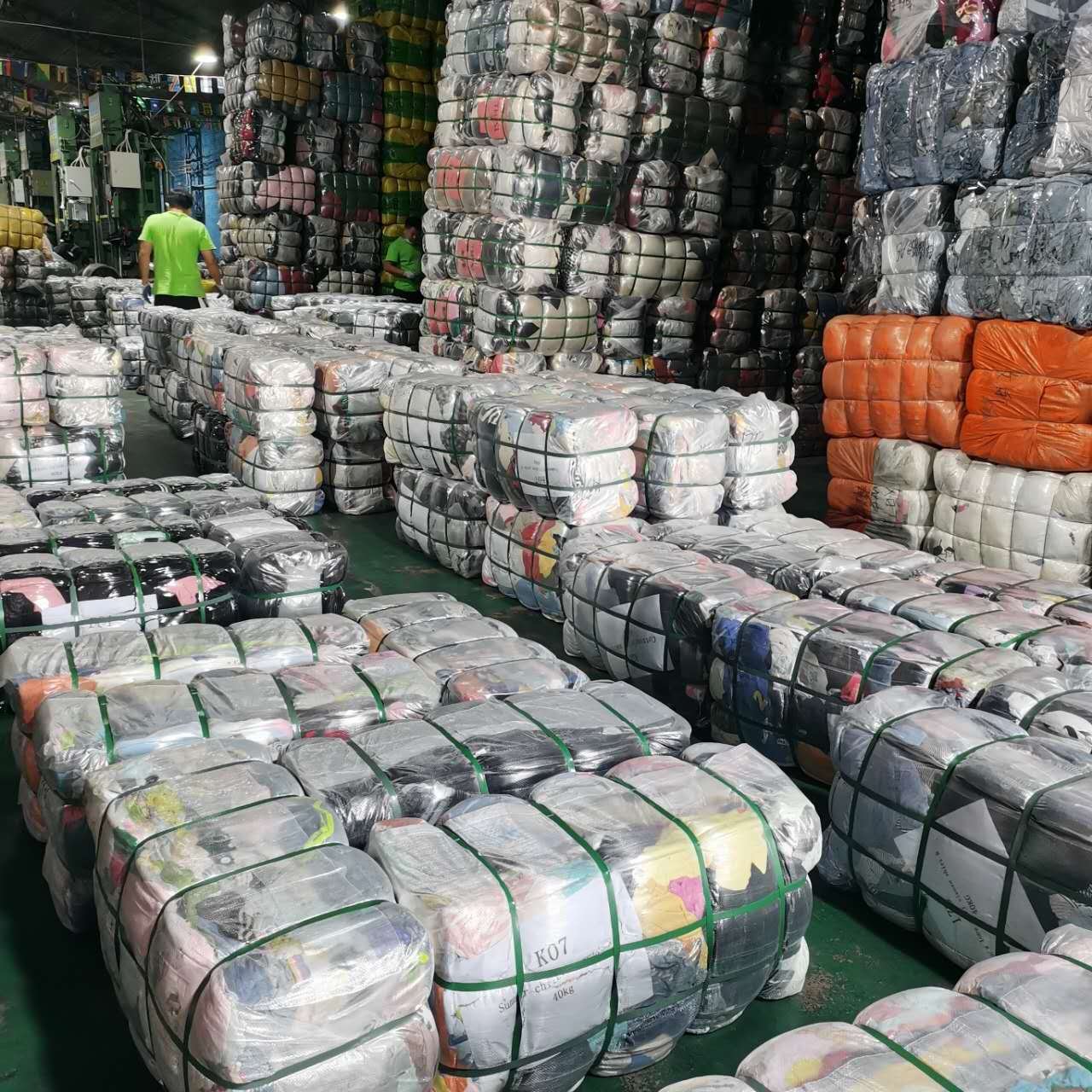 Men's and women's clothing second-hand clothing for sale 45kg/65kg/80kg/100kg packaging, wholesale of used clothes