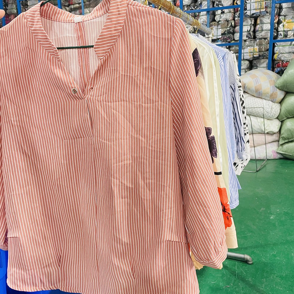Wholesale Women's New Tops Fashion Mix Bulk Bales Cotton Top Used Clothing Stock Clothing