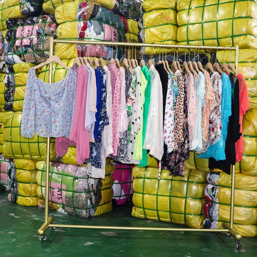 Ukay ukay bales 40KG supplier second hand clothing mixed bundle used clothes bales thrift vintage clothing bulk
