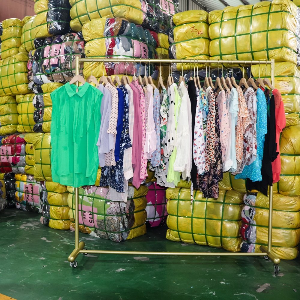 Ukay ukay bales 40KG supplier second hand clothing mixed bundle used clothes bales thrift vintage clothing bulk