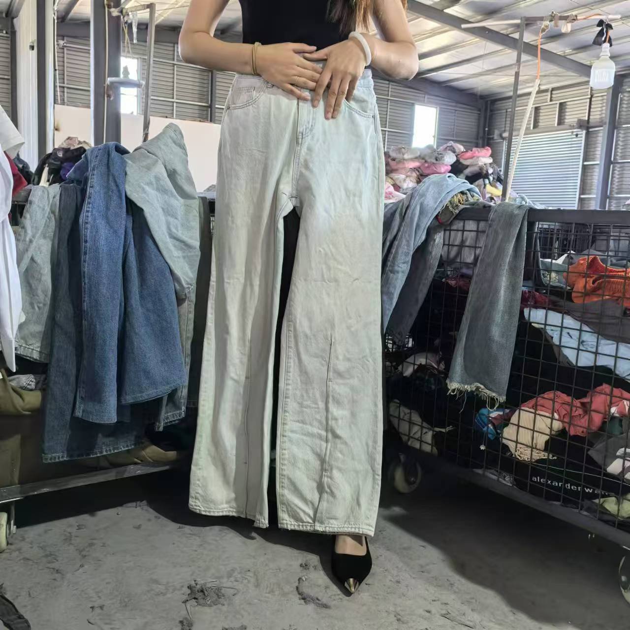 Used Clothes For Women Ukay Bale Secondhand Ladies Denim Wide Leg Jeans Pants Femmes Cargo Friperie Wholesale Clothing Dubai