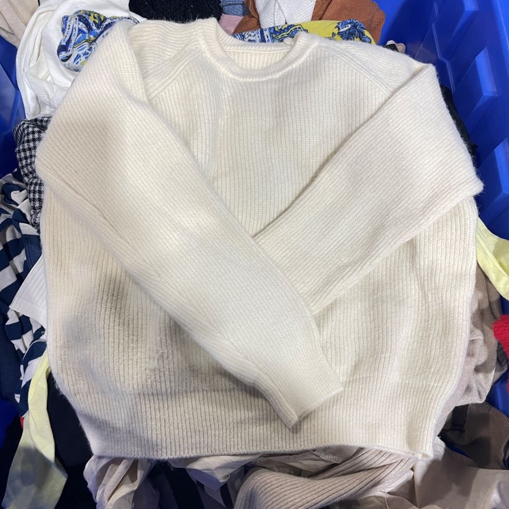 Wholesale used high-quality winter long sleeved round neck pullover knitted sweater for women