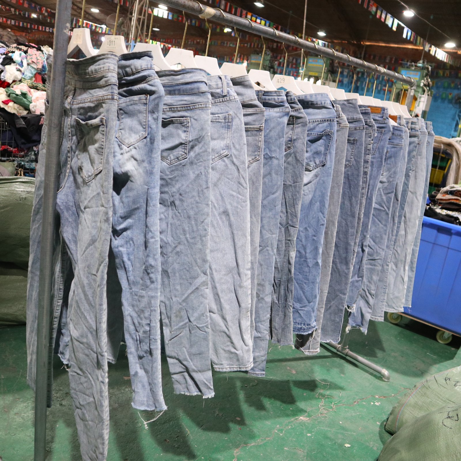 Cheap Wholesale Good Quality Second Hand Ladies Denim Used Jeans Stock Clothing White Jeans