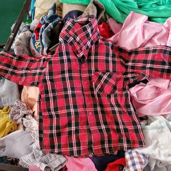 Used secondhand clothes for girls