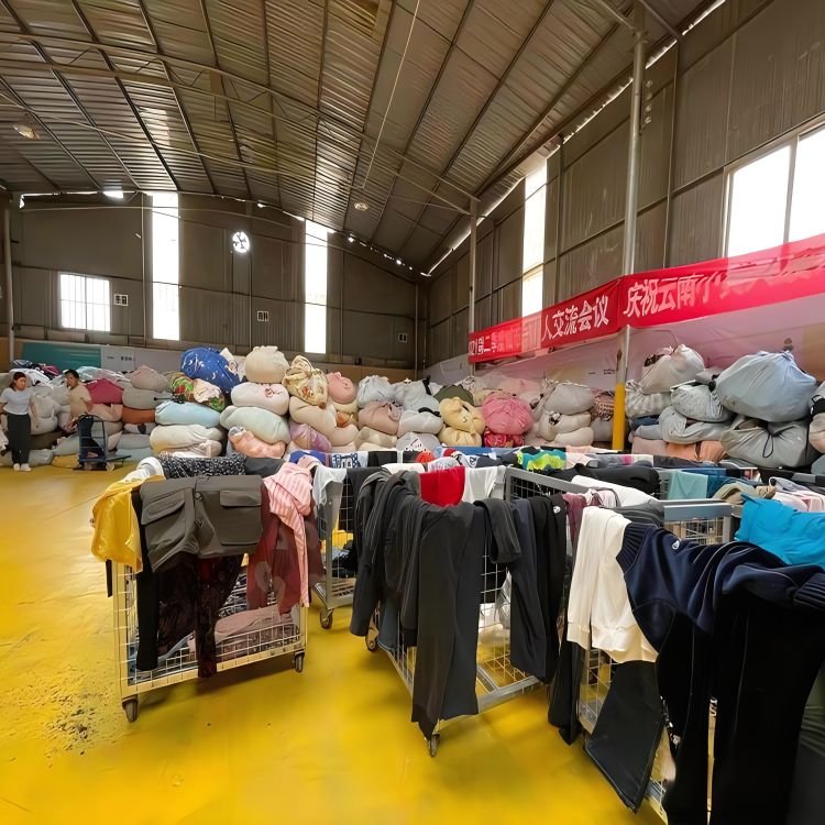 Hot Selling used Women's Mix Style Stock Dresses T-shirt container of used clothes