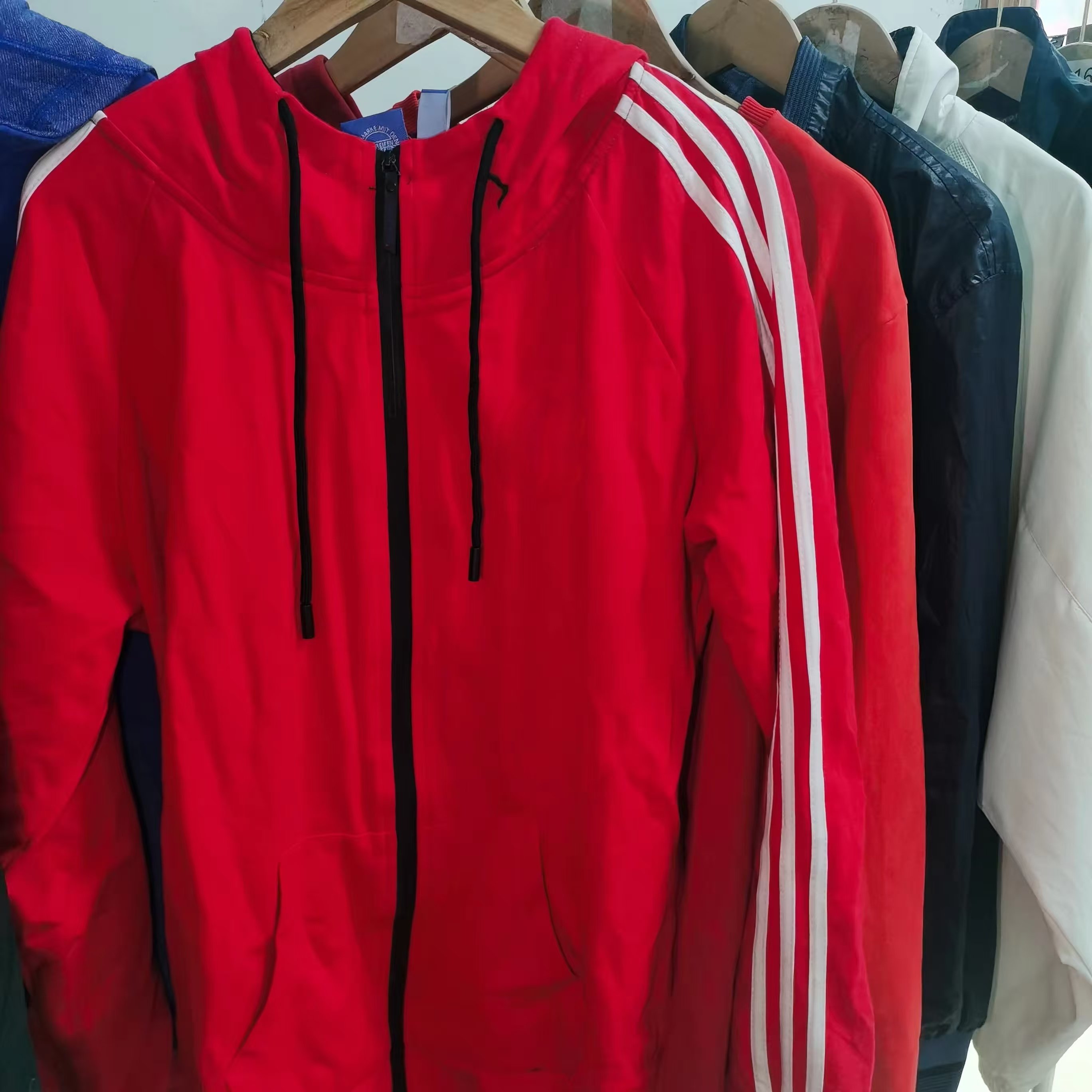 Wholesale second-hand brand clothing in 2024 bulk hot branded used clothes selling used men's clothing brand jackets