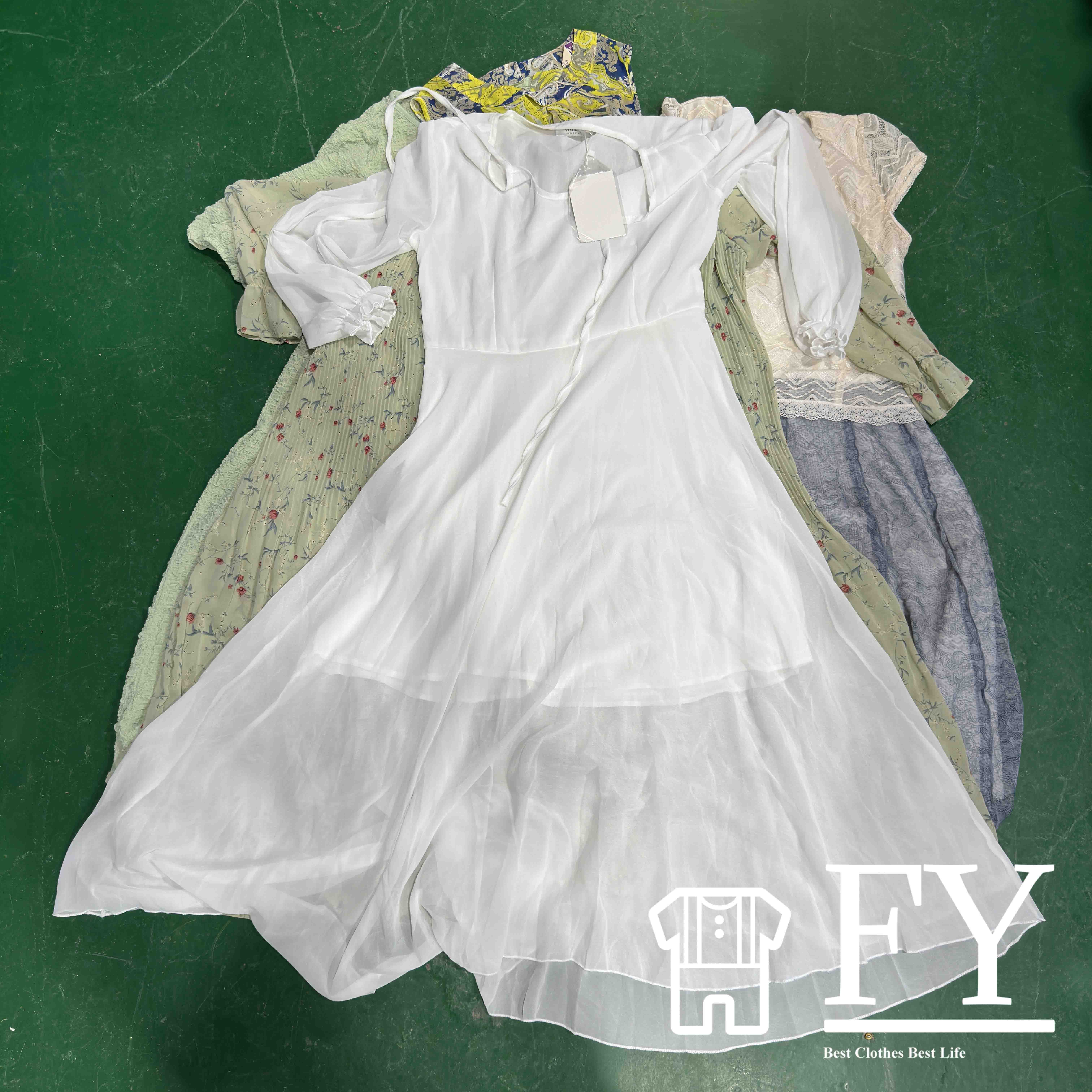 FengYang wholesale silk dresses old clothes used clothes bales uk second hand women dress