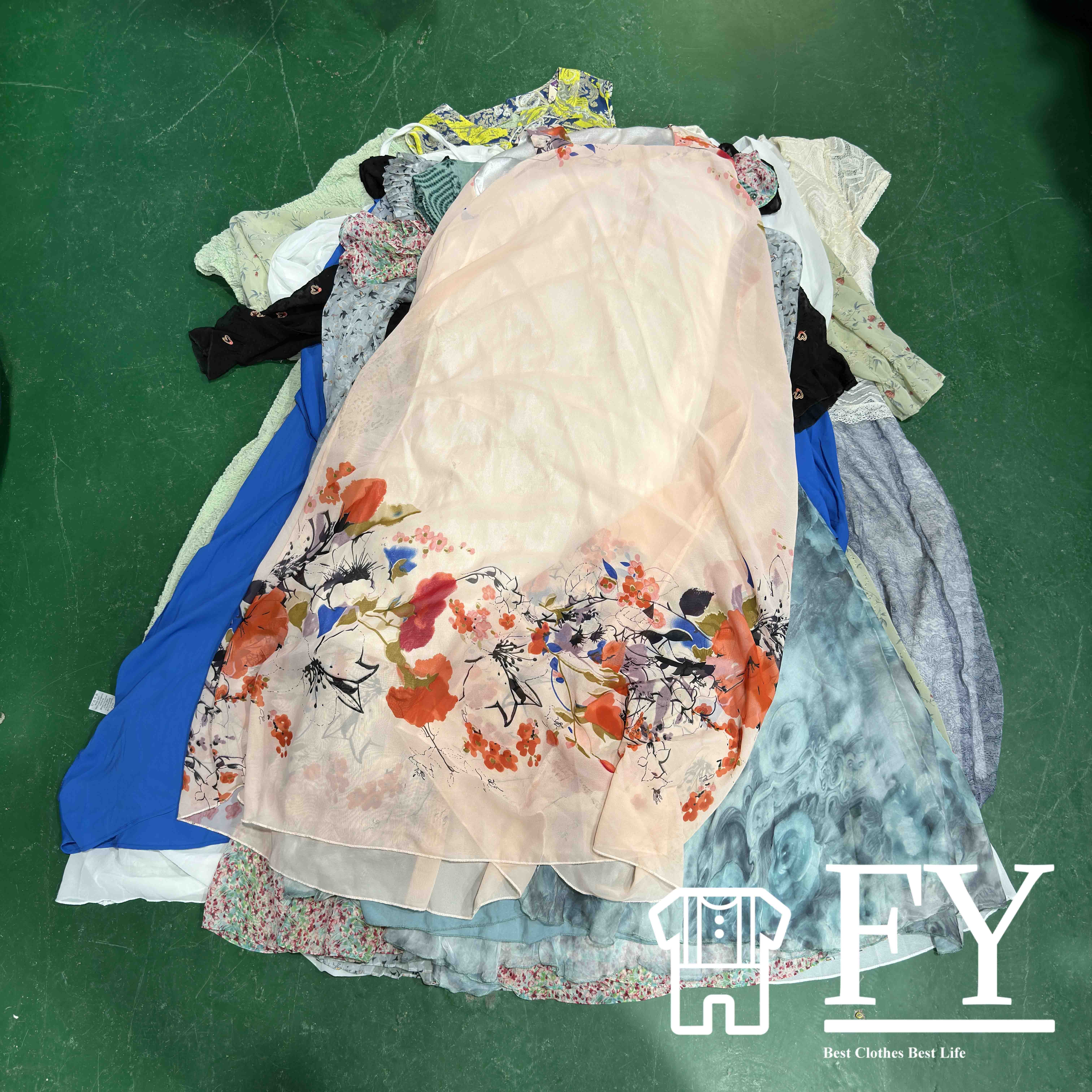 FengYang wholesale silk dresses old clothes used clothes bales uk second hand women dress