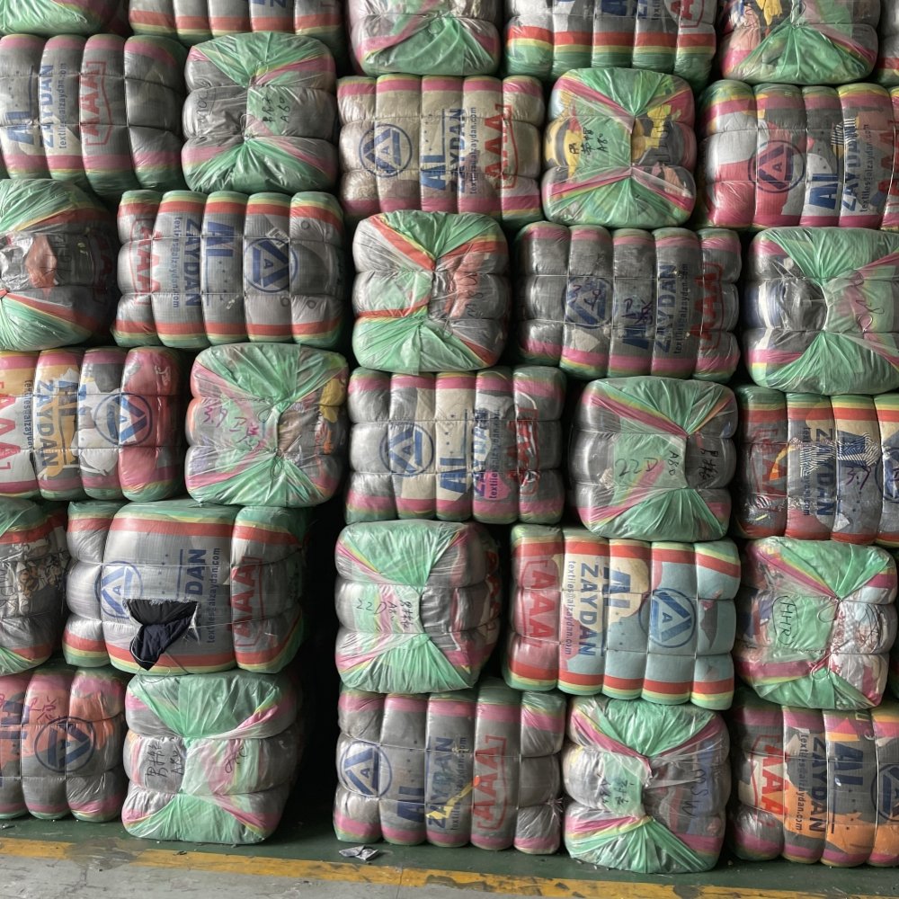 Good Condition Mixed Bedding Bales, Factory Wholesale Branded Bale Of Used Clothes In Kg