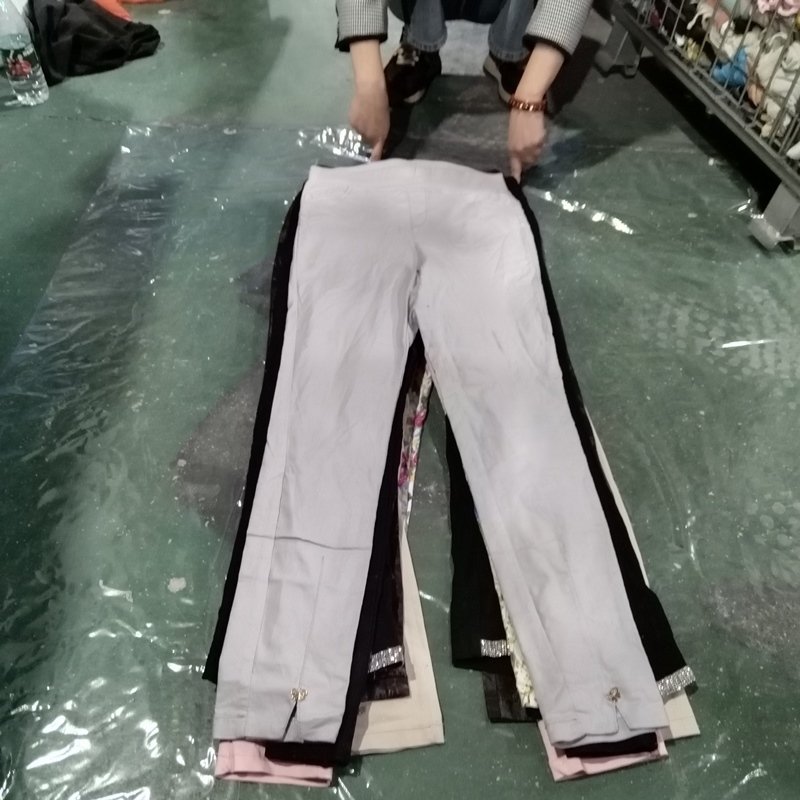 A3 Fashionable women pants second hand clothing used clothing bales 100kg from Canada elastic pants/ women trousers