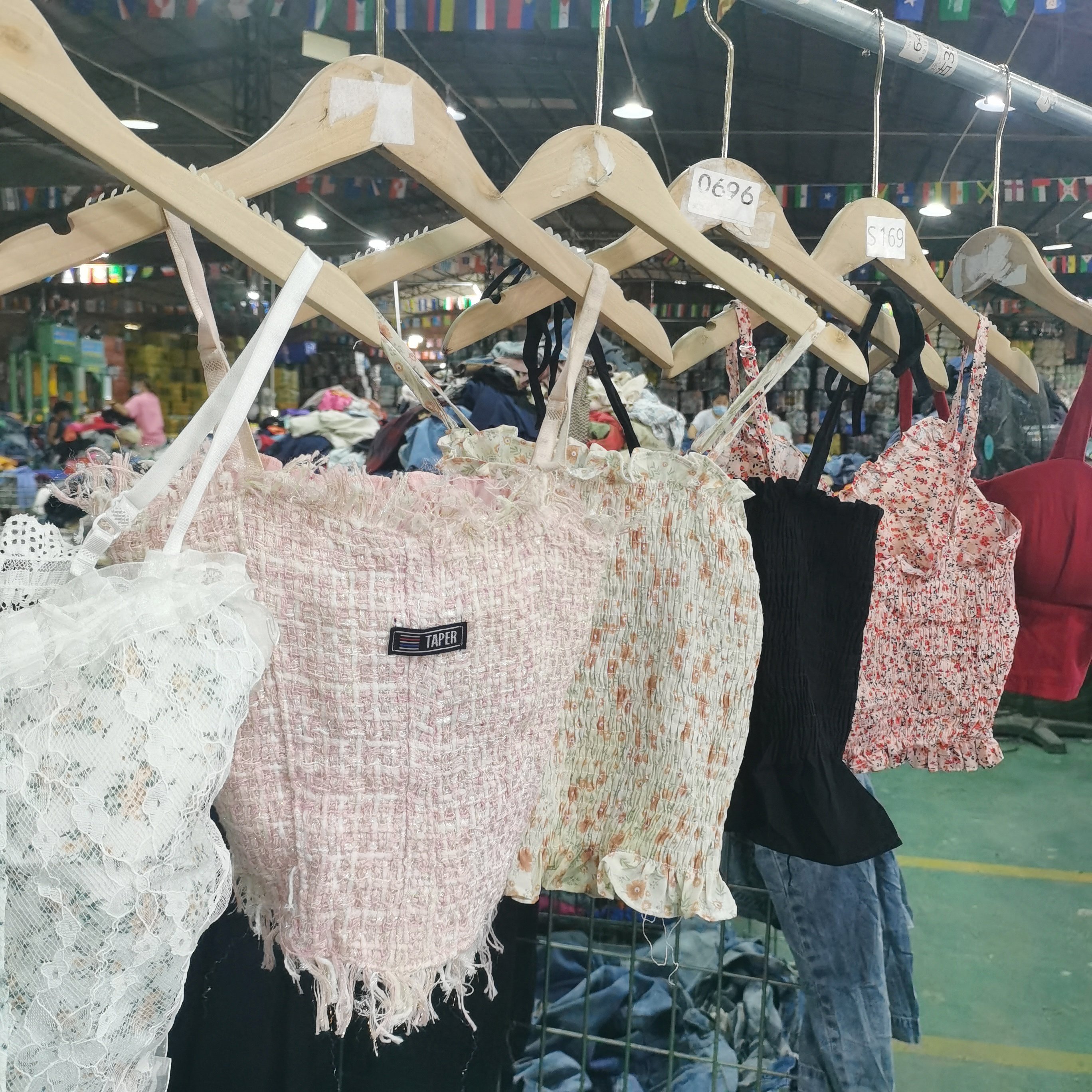2024 Spicy Girl Strap Second hand Top Women's Clothing 58 kg 90 kg used clothes bales
